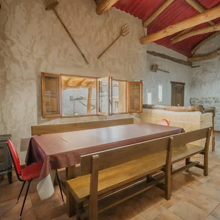 Hoyal De Pinares Country house *