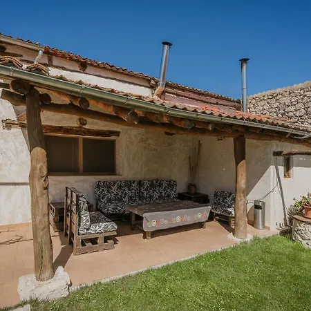 Hoyal De Pinares Kır Evi Frumales