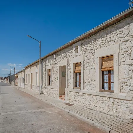 Hoyal De Pinares Kır Evi