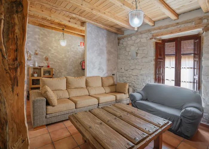 Hoyal De Pinares 컨트리하우스 *