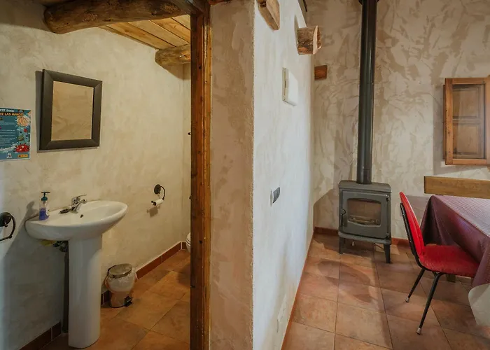 Hoyal De Pinares 컨트리하우스 *