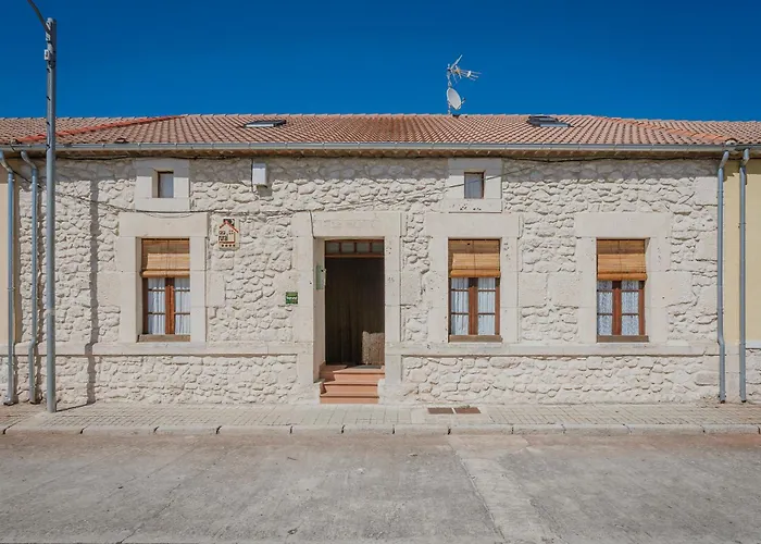 Hoyal De Pinares 컨트리하우스 *